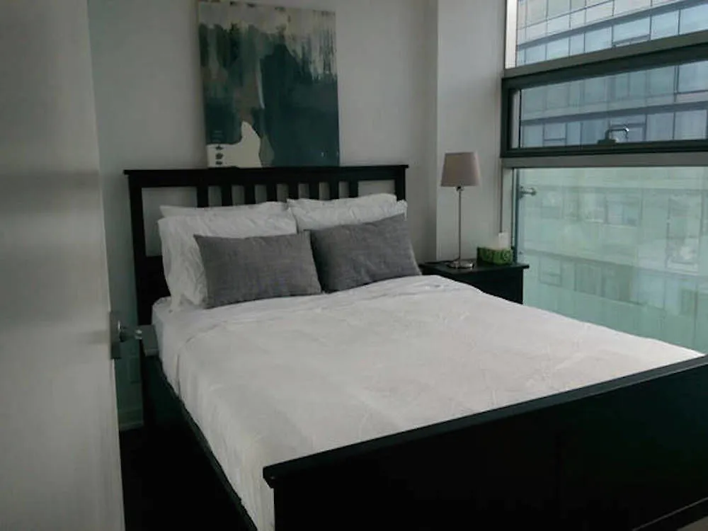 Nge Stays - York Street Condos Toronto Hotel